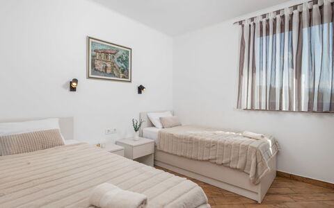 Villa Toni: Furniture, Property, Picture Frame, Building, Window, Comfort, Wood, Textile, Interior Design, Bed