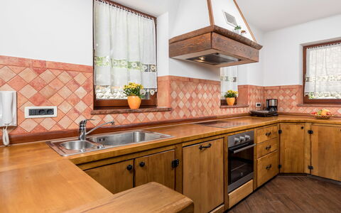 Villa Toni: Brown, Cabinetry, Tap, Kitchen Sink, Countertop, Sink, Plumbing Fixture, Plant, Wood, Kitchen