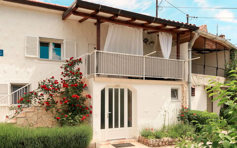 Margeta: Plant, Cloud, Building, Flower, Window, Sky, Property, House, Wood, Land Lot
