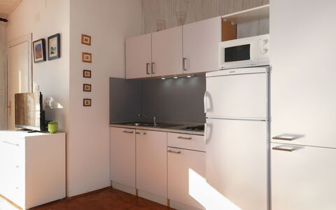 Popara: Room, Property, Kitchen, Furniture, Major Appliance, Kitchen Stove, Cabinetry, Interior Design, Building, Floor