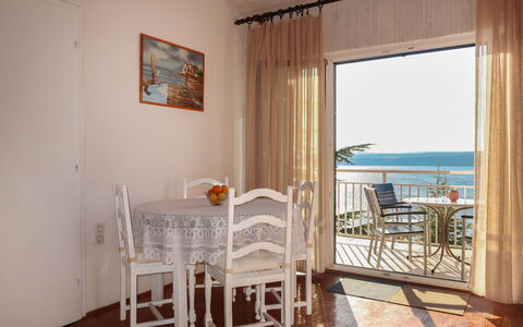 Popara: Room, Property, Furniture, Building, Floor, House, Real Estate, Interior Design, Table, Dining Room