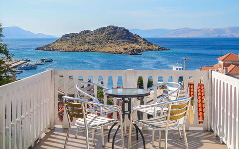 Stanka: Property, Sea, Ocean, Vacation, Shore, Balcony, Coast, Azure, Sky, Real Estate