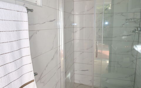 Tin: Plumbing Fixture, Building, Bathroom, Tap, Composite Material, Flooring, Sink, Wood, Plumbing