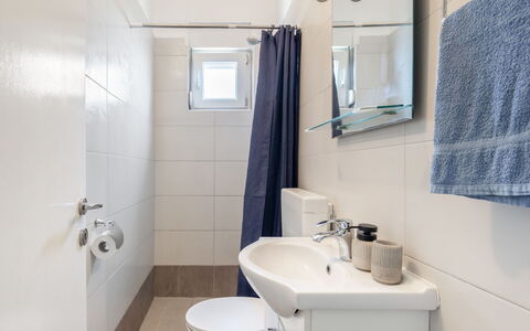 Kata: Mirror, Tap, Plumbing Fixture, Bathroom Sink, Property, Building, Sink, Bathroom, Purple