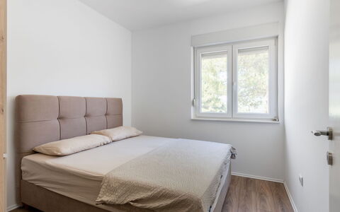 Kata: Furniture, Property, Comfort, Window, Shade, Wood, Textile, Building, Paint
