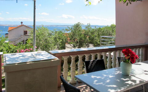 Ines: Property, Room, Real Estate, House, Apartment, Building, Balcony, Table, Roof, Flowerpot