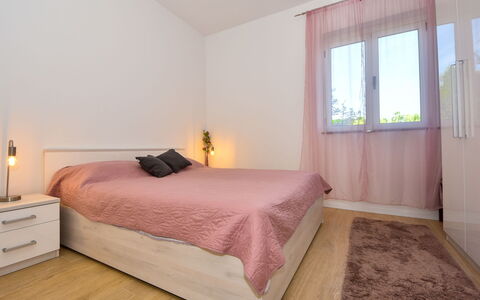 Ines: Furniture, Property, Window, Comfort, Wood, Building, Lighting, Interior Design, Shade