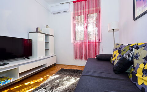 Ines: Property, Decoration, Television, Comfort, Purple, Window, Interior Design, Living Room, Floor, Wood