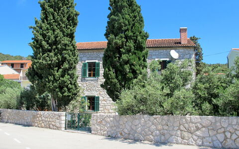 Stefan: Property, House, Tree, Wall, Residential Area, Building, Architecture, Town, Real Estate, Home