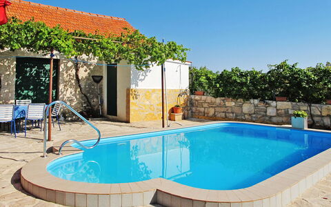 Mali Ive: Swimming Pool, Property, Real Estate, House, Leisure, Building, Vacation, Home, Residential Area, Tree