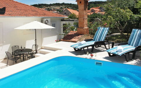 Edo: Swimming Pool, Property, Resort, Building, Vacation, Real Estate, Sunlounger, House, Leisure, Villa