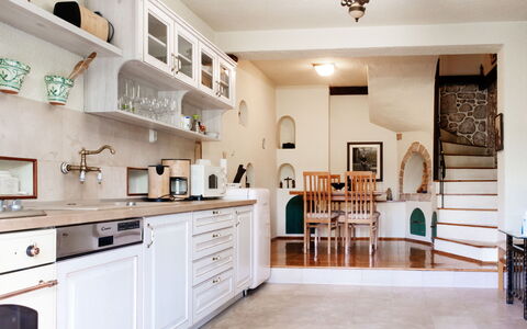 Podcempres: Cabinetry, Property, Countertop, Furniture, Picture Frame, Shelf, Drawer, Wood, Shelving, Kitchen