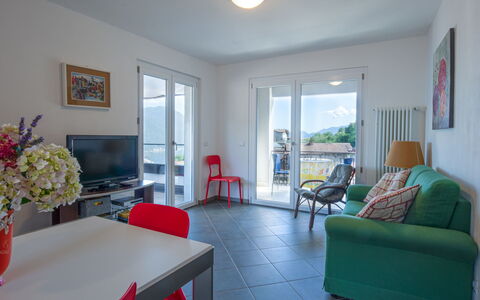 Madal (Grv399): Room, Property, Furniture, Living Room, Building, Red, Interior Design, Real Estate, House, Floor