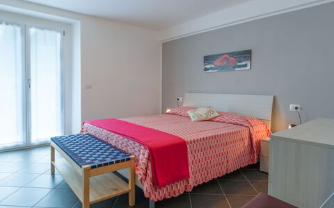 Madal (Grv399): Bedroom, Room, Bed, Furniture, Property, Bed Sheet, Bed Frame, Floor, Interior Design, Bedding