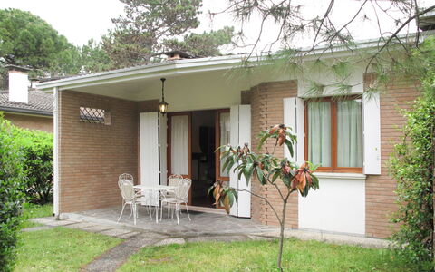 Villa Azalea: Property, House, Home, Real Estate, Building, Residential Area, Architecture, Cottage, Yard, Roof