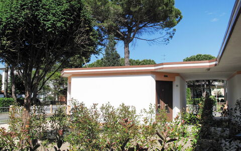 Villaggio Battiston: Property, House, Vegetation, Tree, Real Estate, Home, Architecture, Building, Residential Area, Plant Community