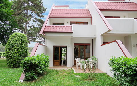 Villaggio Marina: Property, House, Home, Building, Residential Area, Real Estate, Architecture, Land Lot, Cottage, Facade