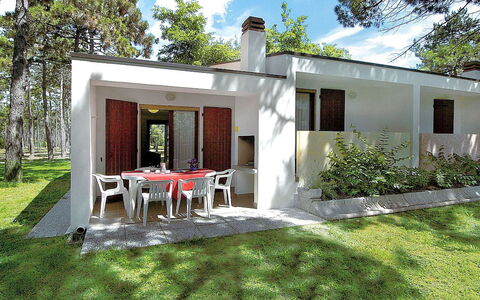 Villaggio Paradiso: Plant, Cloud, Sky, Building, Furniture, Table, Window, Tree, Chair, Shade
