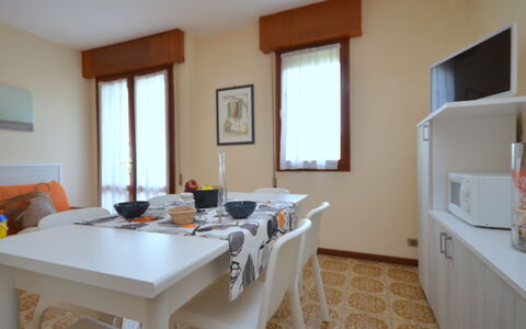 Torre Panorama: Furniture, Table, Window, Building, Wood, Cabinetry, Floor, Flooring, Tablecloth