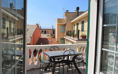 Casa Centrale: Sky, Plant, Building, Daytime, Property, Window, Tree, Architecture, Urban Design, Leisure