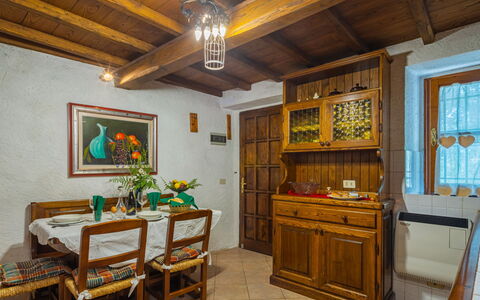 Vincio: Room, Property, Building, Ceiling, Furniture, Interior Design, Beam, House, Home, Floor