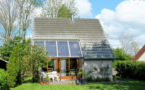 De Schans: Plant, Sky, Cloud, Property, Building, Tree, Land Lot, Natural Landscape, Grass, Wood