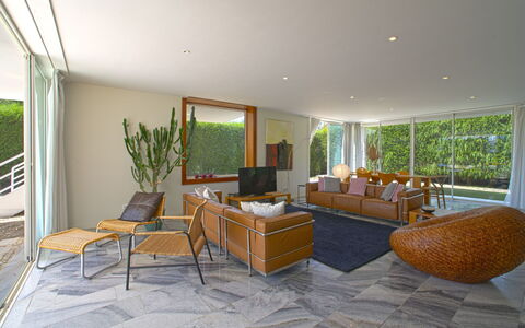 Villa Golf: Furniture, Property, Plant, Comfort, Interior Design, Wood, Building, Flooring, Floor, Houseplant