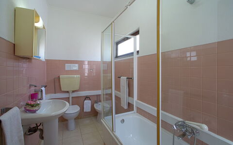 Azul: Mirror, Plumbing Fixture, Building, Bathtub, Sink, Tap, Bathroom, Floor, Flooring