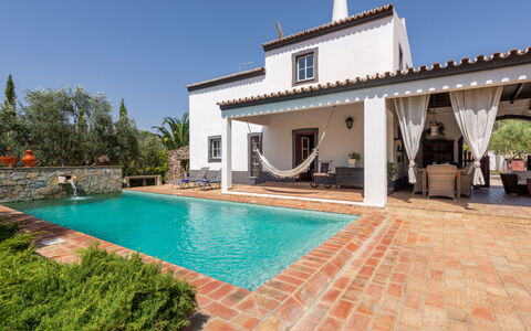 Quintal das Oliveiras: Water, Sky, Property, Building, Plant, Azure, Swimming Pool, Shade, Tree, Leisure