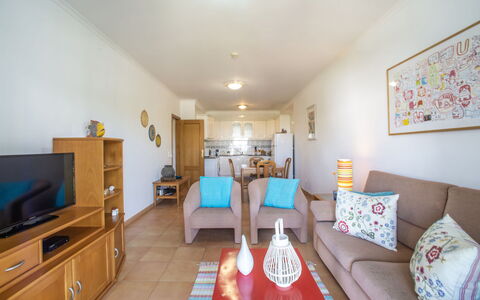 Rota Do Sol: Furniture, Property, Table, Building, Cabinetry, Interior Design, House, Flooring, Wood, Floor