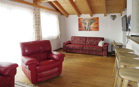 Nachbarbauer: Room, Furniture, Property, Living Room, Interior Design, Couch, Building, Floor, House, Wood Flooring