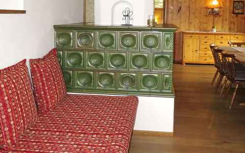 Nachbarbauer: Room, Furniture, Property, Building, Interior Design, Floor, House, Real Estate, Table, Home