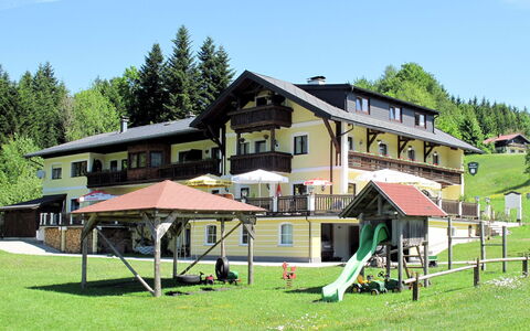 Mondsee 605: Sky, Plant, Window, Building, Tree, Shade, Land Lot, House, Leisure, Grass