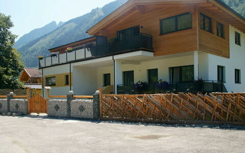 Ingrid: Sky, Building, Property, Window, Mountain, House, Shade, Land Lot, Tree, Residential Area