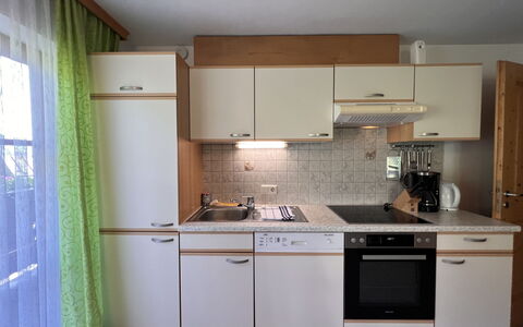 Kaprun 662: Cabinetry, Property, Countertop, Building, Kitchen Appliance, Kitchen Sink, Kitchen Stove, Kitchen, Sink, Home Appliance