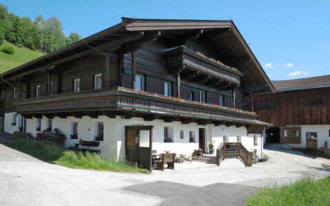Kaprun 663: Plant, Sky, Window, Building, Tree, Architecture, Land Lot, Cottage, House, Siding