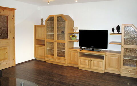 Bramberg am Wildkogel 607: Furniture, Room, Cabinetry, Wood Flooring, Property, Hardwood, Interior Design, Floor, Building, Chest Of Drawers