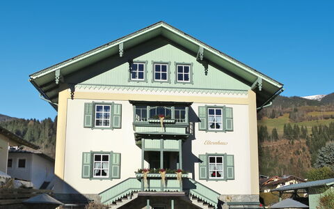 Stainer: Property, House, Building, Home, Architecture, Real Estate, Roof, Siding, Facade, Cottage