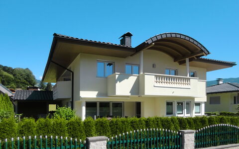 Wurm: Property, House, Building, Home, Real Estate, Architecture, Villa, Residential Area, Roof, Facade