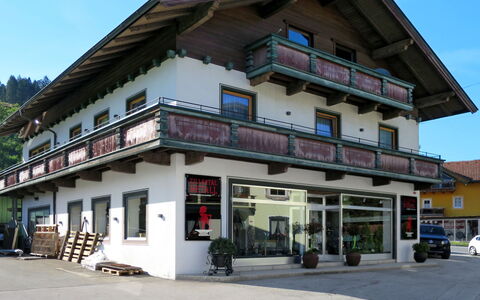 Apart Bergart: Building, Property, House, Real Estate, Architecture, Hotel, Mixed-Use, Facade, Home