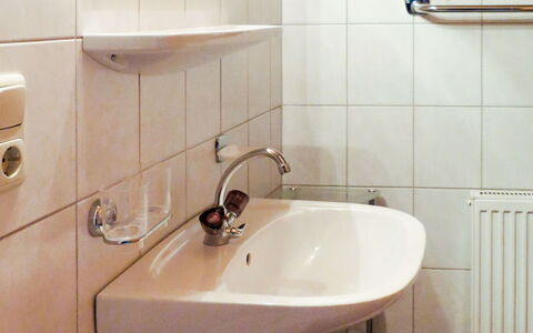 Kaltenbach 626: Bathroom, Property, Room, Tile, Tap, Sink, Wall, Architecture, Plumbing Fixture, Interior Design