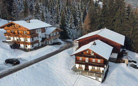 Kaltenbach 626: Snow, Building, Window, Vehicle, House, Tree, Wood, Slope, Cottage, Mountain