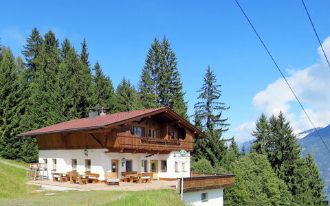 Kaltenbach 627: Sky, Plant, Cloud, Building, Window, Tree, House, Slope, Larch, Land Lot