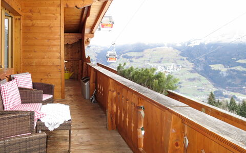 Kaltenbach 627: Property, Room, Building, House, Wood, Real Estate, Home, Balcony, Floor, Cottage