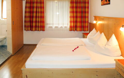 Zell am Ziller 615: Bed, Bedroom, Room, Furniture, Mattress, Property, Bed Frame, Interior Design, Bed Sheet, Floor