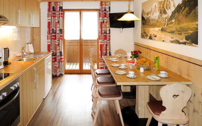 Klammlhof 615.2: Room, Countertop, Furniture, Interior Design, Property, Kitchen, Floor, Dining Room, Building, Wood Flooring