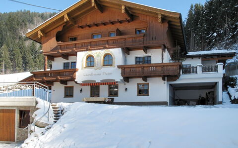 Landhaus Heim: Snow, Winter, Property, House, Home, Real Estate, Building, Roof, Architecture, Cottage