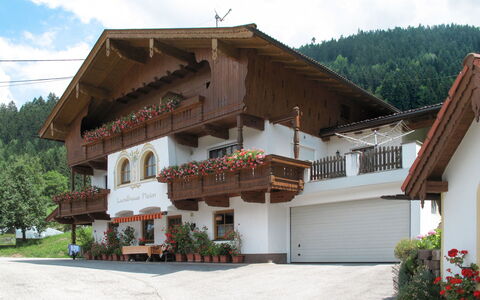 Landhaus Heim: Property, House, Building, Roof, Home, Real Estate, Architecture, Cottage, Facade, Wood