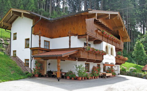 Landhaus Heim: Plant, Building, Tree, Wood, House, Sky, Land Lot, Urban Design, Window, Real Estate