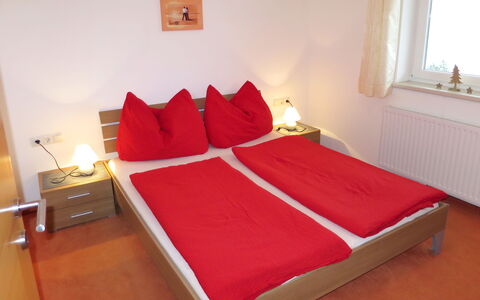 Zell am Ziller 617: Bed, Bedroom, Furniture, Bed Sheet, Room, Property, Mattress, Bedding, Bed Frame, Red